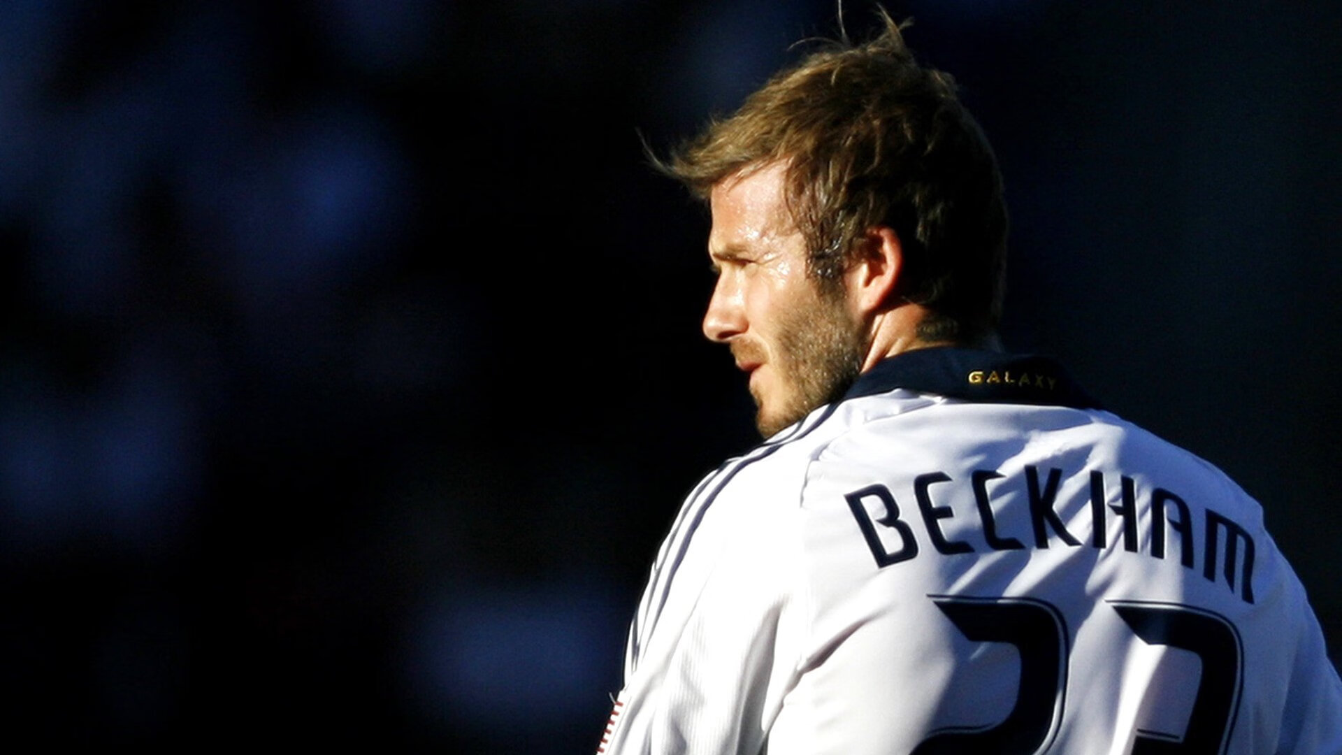 多米体育-萨巴伦卡复出首秀出彩，洛杉矶快船主场鏖战洛杉矶湖人，豪取40连胜